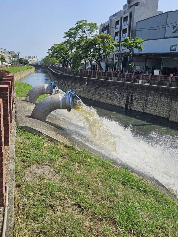 高雄市水利局15日表示，市府已完成汛期前全市防汛整備工作，並持續辦理排水系統清疏。（高雄市水利局提供）中央社記者蔡孟妤傳真　115年4月15日