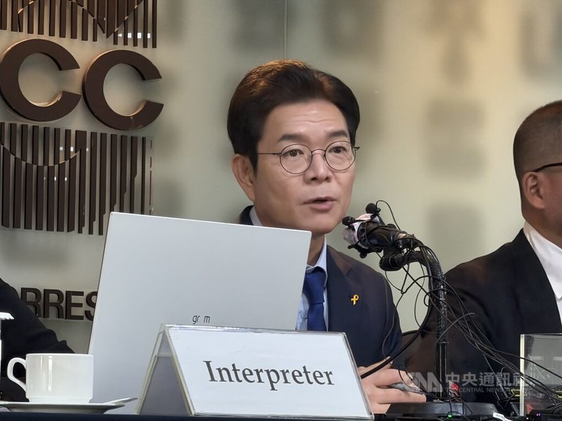 韓國地方選舉將在6月3日登場，執政黨共同民主黨的首爾市長候選人鄭愿伍（圖）16日出席首爾外媒協會的會談。中央社記者楊啟芳首爾攝 115年4月16日