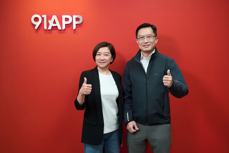 91APP 16日宣布，延攬前酷澎台灣品類總經理、亞馬遜全球開店台灣總經理陳思芬（左）出任商務長一職。圖右為91APP董事長何英圻。（91APP提供）中央社記者何秀玲傳真　115年4月16日