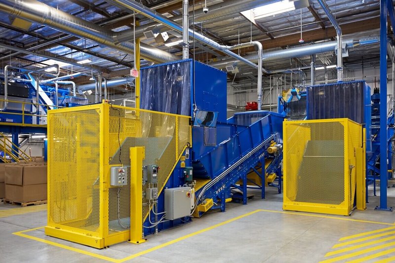 蘋果公司（Apple）在加州先進回收中心推出一條全新世界級電子產品回收產線Cora，透過精密粉碎與先進感測技術，讓材料回收率顯著高於業界基準。（蘋果提供）中央社記者吳家豪傳真　115年4月16日