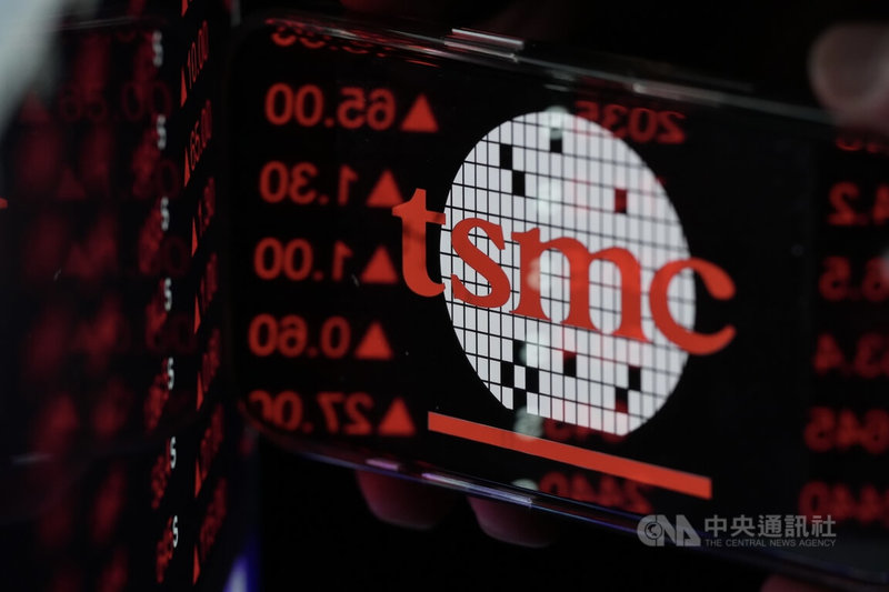 為滿足AI應用強勁需求，台積電加速投資、提升3奈米產能，董事長暨總裁魏哲家16日指出，將在南科、美國及日本新增3奈米製程產線，並將台灣5奈米設備轉換生產3奈米。中央社記者徐肇昌攝　115年4月16日