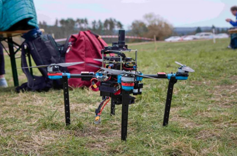 捷克理工大學開發新無人機技術，結合高安全設計與仿生群體智慧，系統零件多採用捷克本土製造，以減少資安風險與強化技術自主性。（捷克理工大學提供）中央社記者劉郁葶布拉格傳真 115年4月16日