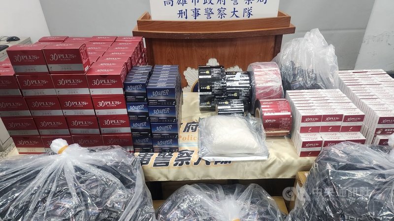 由網紅代言的「我弟很猛」等壯陽保健食品，遭檢警查出江姓主嫌自中國進口含類威而鋼成分，委託代工廠包裝販售，不法獲利逾8000萬元。檢方16日依違反藥事法起訴江男等4人。中央社記者洪學廣攝　115年4月16日