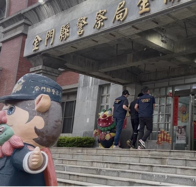 金門縣定古蹟陳顯墓疑遭破壞，金門縣警察局金湖分局16日表示，經調閱監視器鎖定李姓男子，在彰化縣李姓男子住處拘捕到案，將依中華民國刑法發掘墳墓及文化資產保存法等移送檢方偵辦。（警方提供）中央社記者吳玟嶸傳真　115年4月16日