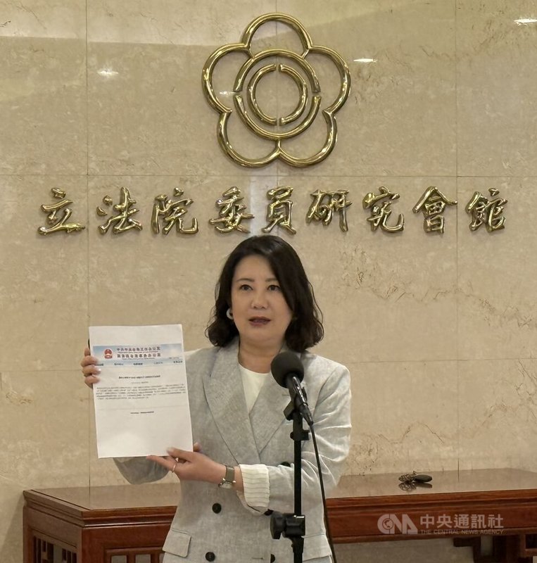 身兼民進黨政策會執行長的立委吳思瑤16日在立法院接受媒體聯訪。中央社記者王揚宇攝　115年4月16日