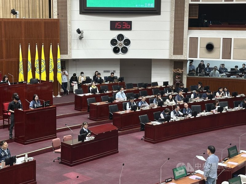 台北市都市計畫委員會30日將審議社子島細部計畫案，地政局指出，若都委會完成審議，區段徵收計畫將送至內政部，估6月上旬完成。圖為17日議會大會民政部門質詢情形。中央社記者劉建邦攝　115年4月17日