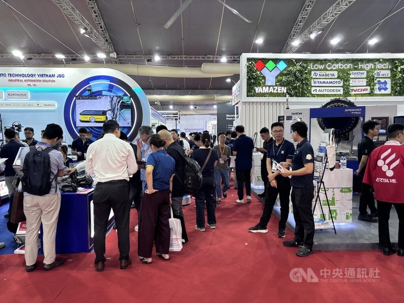 越南工業與製造業展海防場15日至17日舉辦，是工業展首次於海防舉辦。海防為越南第3大城、北越最大海港，也是較新的工業聚集區，具發展前景，工業展聚集全球廠商與買家。中央社記者曾婷瑄海防攝　115年4月17日