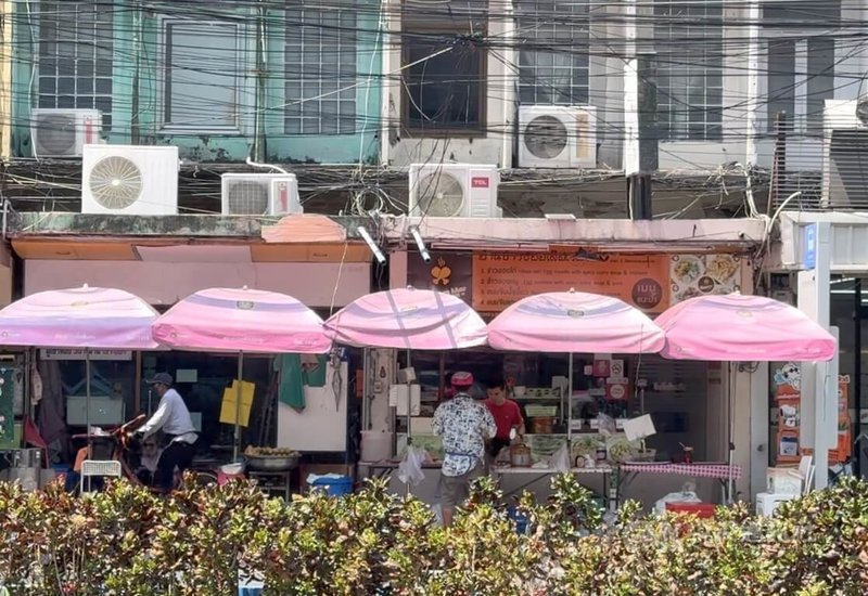 中東衝突推高油價，衝擊泰國經濟，泰國民眾感受到生活成本增加所帶來的壓力，也有人減少購物與外食，也有人暫緩生育、旅遊或創業計畫。中央社記者李宗憲曼谷攝　115年4月17日