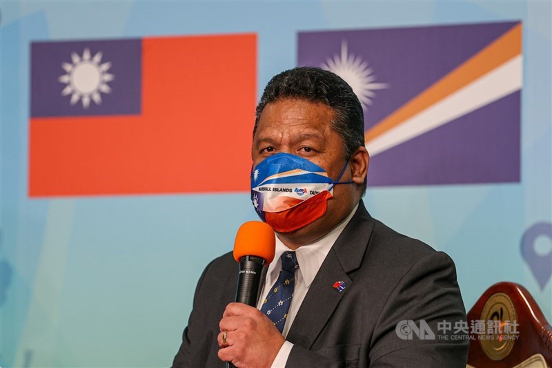 圖為馬紹爾群島共和國前總統柯布亞（David Kabua）2022年來台國是訪問。（中央社檔案照片）