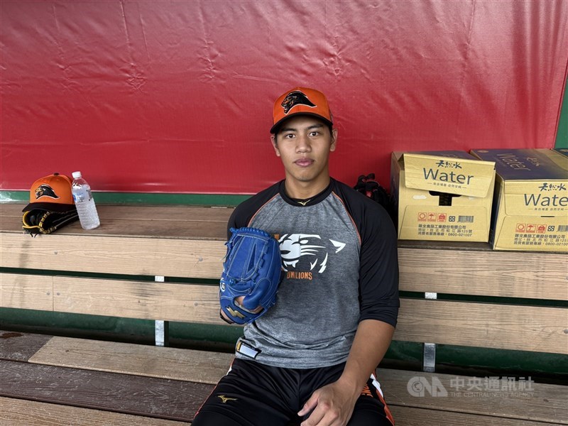 中職統一7-ELEVEn獅隊20歲投手李軍16日本季首場一軍出賽，獅隊總教練林岳平盼李軍透過比賽武裝起心態。（中央社檔案照片）