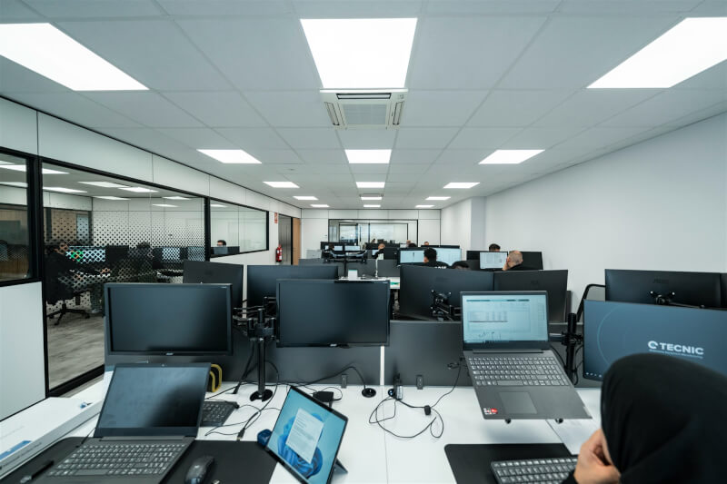 日本將要求地方政府使用資訊技術機器時，僅能選用經認定為網路安全風險較低的產品。圖為示意圖。（圖取自Unsplash圖庫）