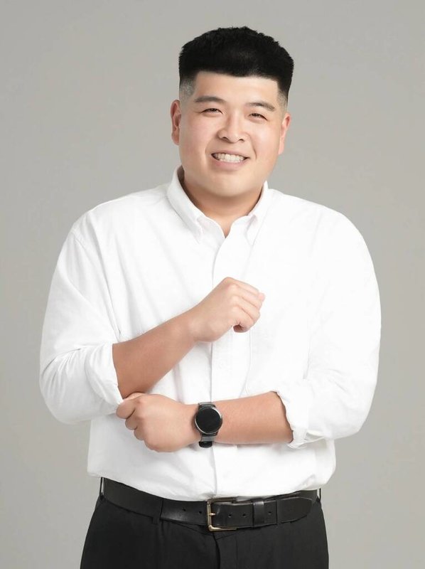 高雄市政府17日宣布新增2名發言人，其中宋祥岳（圖）現年27歲，歷任市長室及新聞局機要秘書，並曾任高雄市工商發展投資策進會專員。（高雄市政府提供）中央社記者林巧璉傳真　115年4月17日