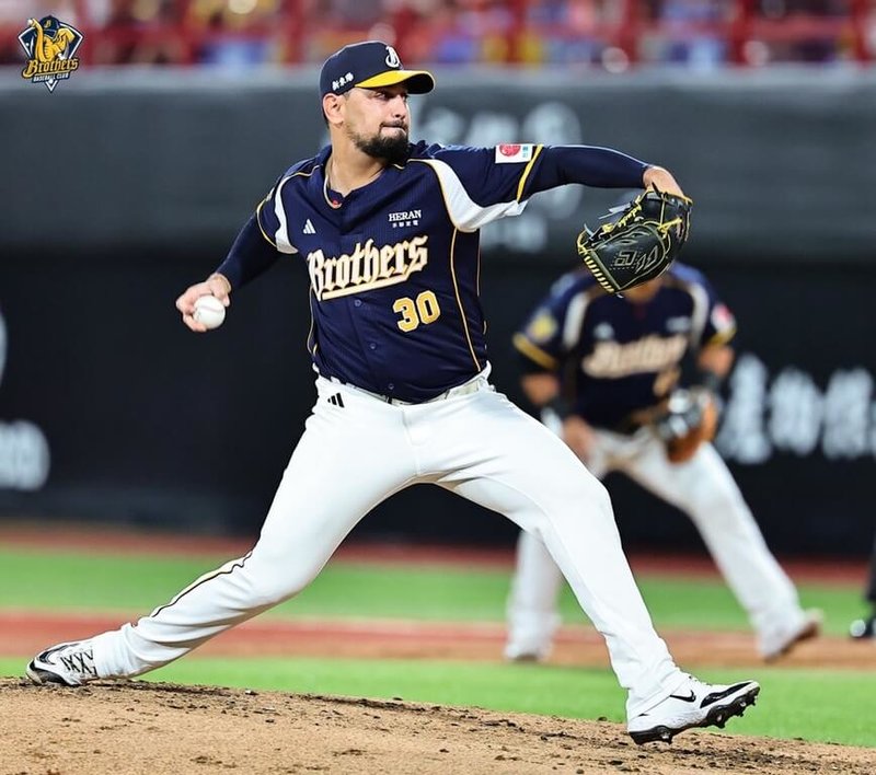 中華職棒中信兄弟隊先發投手勝騎士（Mario Sanchez）17日登板面對味全龍隊，主投6局失2分，終場兄弟以5比3拿勝，勝騎士獲勝投。（中信兄弟隊提供）中央社記者蘇志畬傳真　115年4月17日