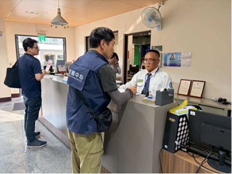 高雄市首棟社會住宅「凱旋青樹」多次發生漏水、警報誤響狀況；相關單位將進行家戶排水管檢查及藥劑保養作業，租戶可登記施作，確保安全且舒適的居住環境。（高雄市都發局提供）中央社記者林巧璉傳真  115年4月18日