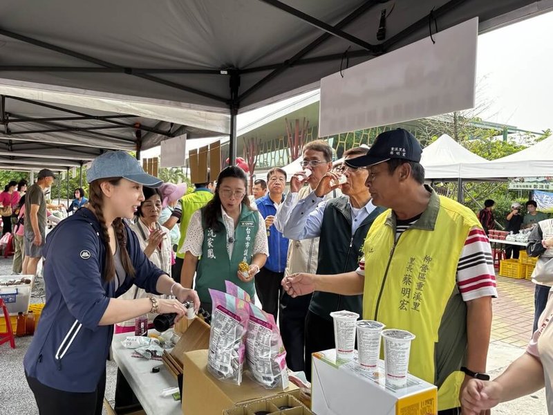 115年柳營有機蔬果節18日在台南市柳營區太康有機農業專區登場，讓遊客走進田園，體驗當季農產魅力。（台南市政府提供）中央社記者張榮祥傳真 115年4月18日