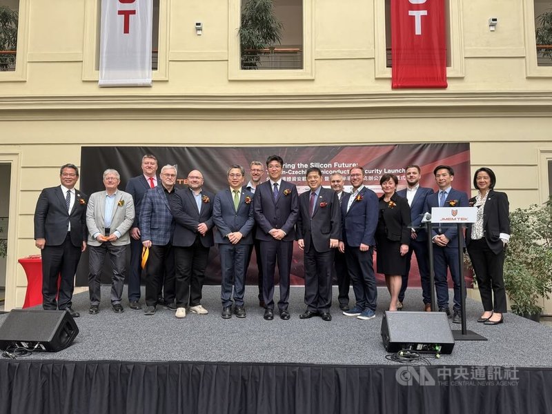 台灣半導體資安解決方案公司振生半導體（Jmem Technology s.r.o.）17日舉辦捷克辦公室開幕儀式，匯聚來自台捷兩國的政府官員、學術領袖與產業專家。中央社記者劉郁葶布爾諾攝 115年4月18日