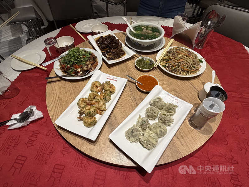 來自台灣的李姵緹嫁給客家華人，定居在加爾各答。她坦承一開始有諸多不適應，還好能吃到道地客家菜，才能撐過思鄉之苦。中央社記者李晉緯加爾各答攝　115年4月18日