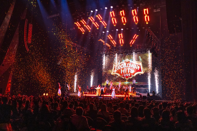 「百老匯星光演唱會」18日在台北流行音樂中心演出，從聲響設計到視覺效果都力求重現紐約劇場區的精緻與震撼，再現百老匯儀式感。（牛耳藝術提供） 中央社　115年4月18日