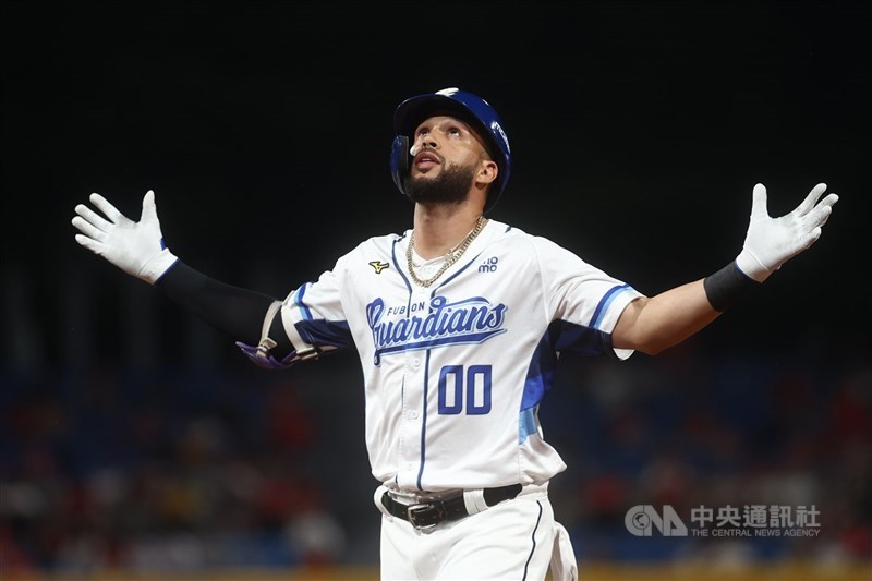 中華職業棒球大聯盟富邦悍將隊洋砲邦力多（Luis Liberato）截至目前首轟還沒出爐，總教練後藤光尊表示，對邦力多的期待是高上壘率和守備幫球隊。（中央社檔案照片）