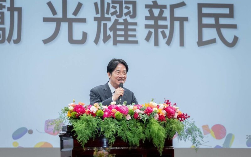 總統賴清德（圖）18日出席台中市新民高中90週年校慶，致詞呼籲大家對國家要有信心，不因為外力的威脅而退卻，並在正確的道路上、民主的道路上，繼續勇往直前。（總統府提供）中央社記者郝雪卿傳真  115年4月18日