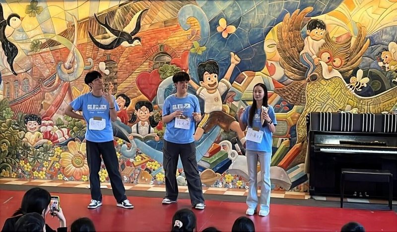 教育部18日發布新聞稿介紹「帶動中小學社團發展計畫」，輔仁大學基層文化服務社透過介紹世界三大洲，讓國小學生認識不同國家的特色，培養國際觀。（教育部提供）中央社記者陳至中傳真　115年4月18日