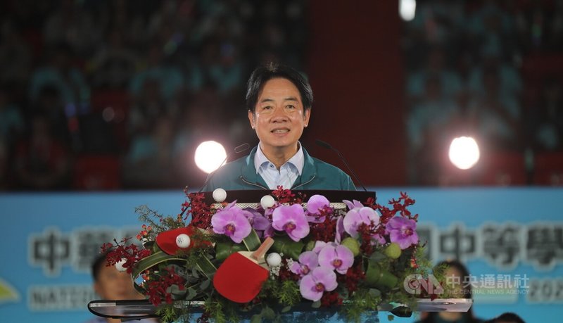 115年全國中等學校運動會18日晚間在嘉義縣立棒球場舉行開幕典禮，總統賴清德親自到場為選手加油，勉勵大家成為文武雙全的運動好手。中央社記者蔡智明攝　115年4月18日