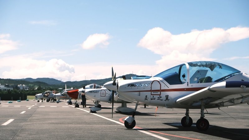 屏東年度觀光盛事「屏東3D旅遊嘉年華」，18日在5架超輕航機試航下揭開序幕。屏東縣政府交通旅遊處限量推出超輕航機同乘體驗及恆春首發團遊程，5月1日開放報名。（屏東縣政府交通旅遊處提供）中央社記者黃郁菁傳真 115年4月18日