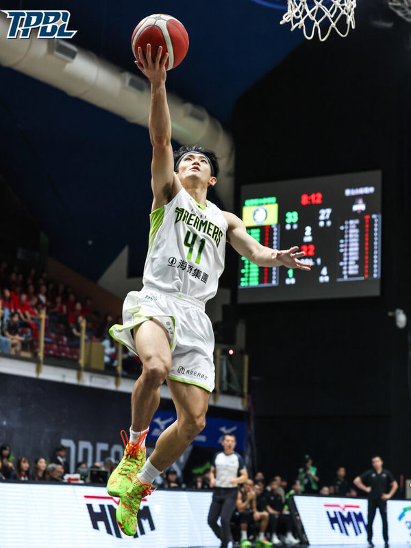 台灣職業籃球大聯盟（TPBL）福爾摩沙夢想家隊18日主場迎戰台北台新戰神隊，夢想家靠著蔣淯安（圖）飆進4記三分彈攻下15分，外帶6次助攻，率隊終場以99比66大勝。（TPBL提供）中央社記者黎建忠傳真　115年4月18日