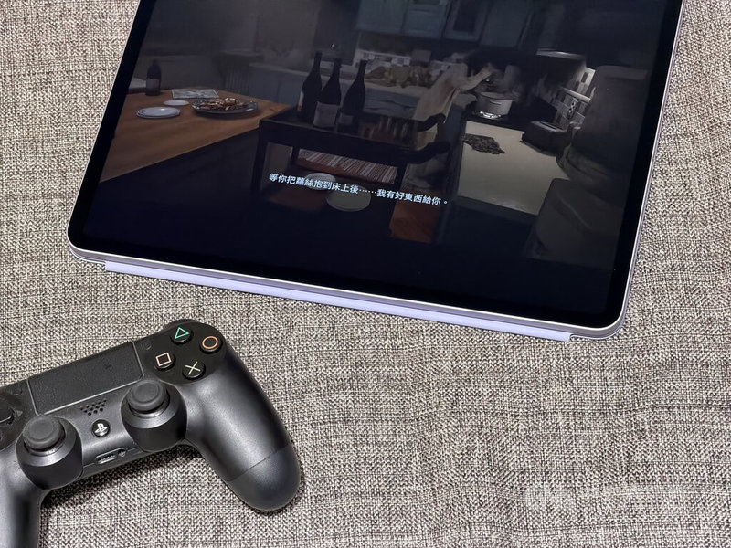 搭載蘋果M4自研晶片的iPad Air平板電腦近期在台灣開賣，內建12GB統一系統記憶體，較前一代增加50%，在顯示特效全開的情況下，可以更順暢運行3A級遊戲大作「惡靈古堡8：村莊」。中央社記者吳家豪攝 115年4月19日