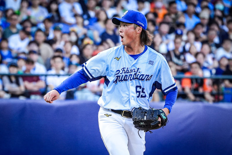 中華職棒富邦悍將19日在主場新莊棒球場迎戰統一7-ELEVEn獅隊，悍將日籍投手鈴木駿輔（圖）先發7局失1分，飆出中職生涯單場新高9K，好表現助隊搶勝，他也獲選單場MVP。（富邦悍將提供）中央社記者謝靜雯傳真　115年4月19日