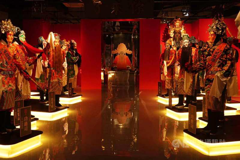 屏東王船文化館推出「七角頭系列特展」第3檔「念念之間」，聚焦下頭角城隍信仰，展中介紹城隍爺行政體系「二十四司」。中央社記者黃郁菁攝　115年4月19日