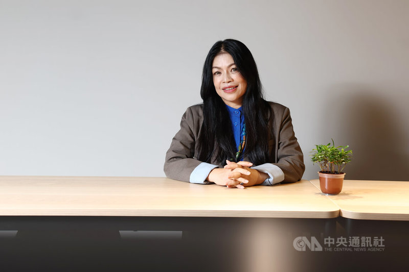 阿美族音樂人阿洛．卡力亭．巴奇辣（圖）推出實境秀「你的島嶼我的家」第3季「大航海」，她帶領原民音樂人到紐西蘭、菲律賓和夏威夷與當地音樂人、樂團交流，透過音樂碰撞出各種議題。中央社記者王騰毅攝 115年4月19日