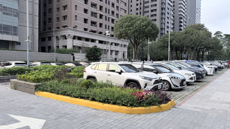 台中市政府交通局近期完成位於七期的惠安停車場翻新，除導入車牌辨識系統，也透過植栽綠化環境。（台中市交通局提供）中央社記者趙麗妍傳真　115年4月19日