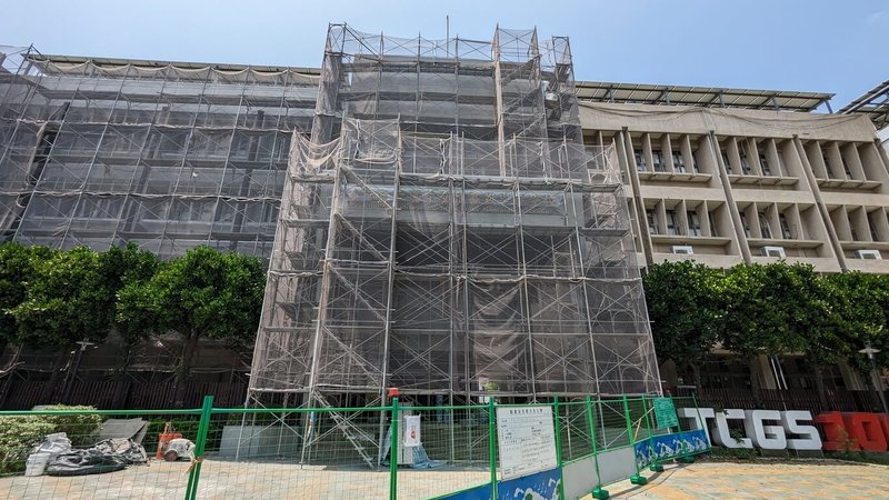 台中女中近期因校舍外牆工程，暫時移除冷氣室外機，學生喊教室熱如蒸籠、影響學習；校方允諾調整配套，全力趕工縮短工期。（民眾提供）中央社記者趙麗妍傳真　115年4月19日