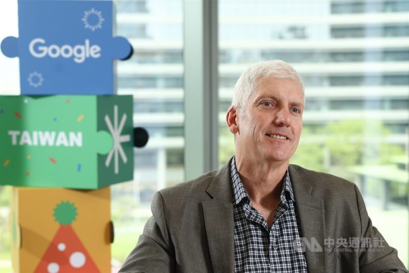 Google平台與裝置部門資深副總裁歐斯特羅（Rick Osterloh）來台接受中央社獨家專訪指出，Google在2017年宣布與HTC達成協議，並於2018年完成交易，奠定了今天Google台灣強大的硬體研發基礎。中央社記者王騰毅攝 114年4月19日
