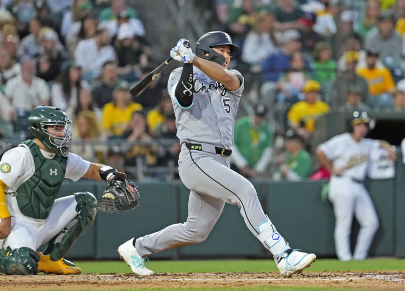 MLB芝加哥白襪日本籍重砲村上宗隆18日在對上運動家的比賽中，擊出中外野陽春砲。（共同社）