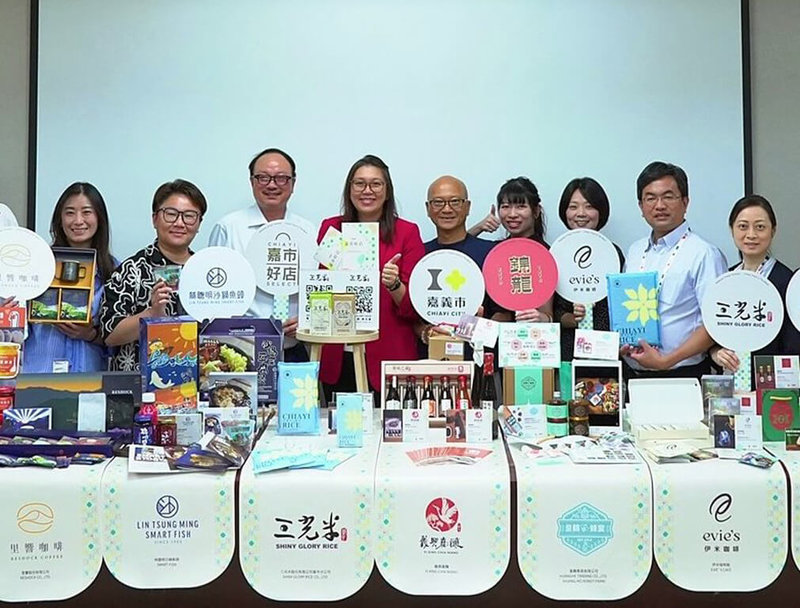 嘉義市副市長陳永豐（右5）20日率「嘉市好店」業者，拜訪新加坡主要通路商昇菘超市董事長林佑龍（左3）團隊，為嘉義市業者爭取更多國際合作機會。（嘉義市政府提供）中央社記者黃國芳傳真　115年4月20日