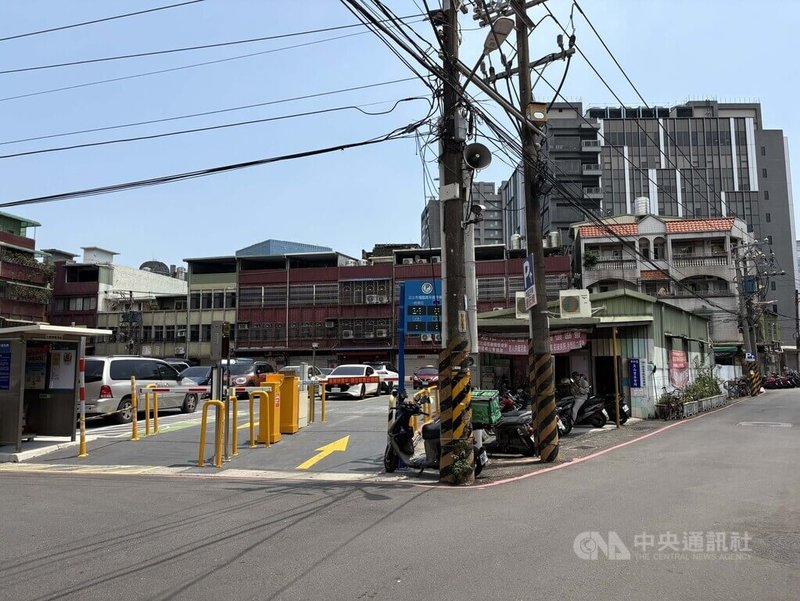 新北市消防局員山分隊現行廳舍空間不足，擬遷建至員山路466巷，里長、議員反映預定地位處巷弄，道路狹窄、進出不易，憂心加深當地交通問題。中央社記者曹亞沿攝　115年4月20日