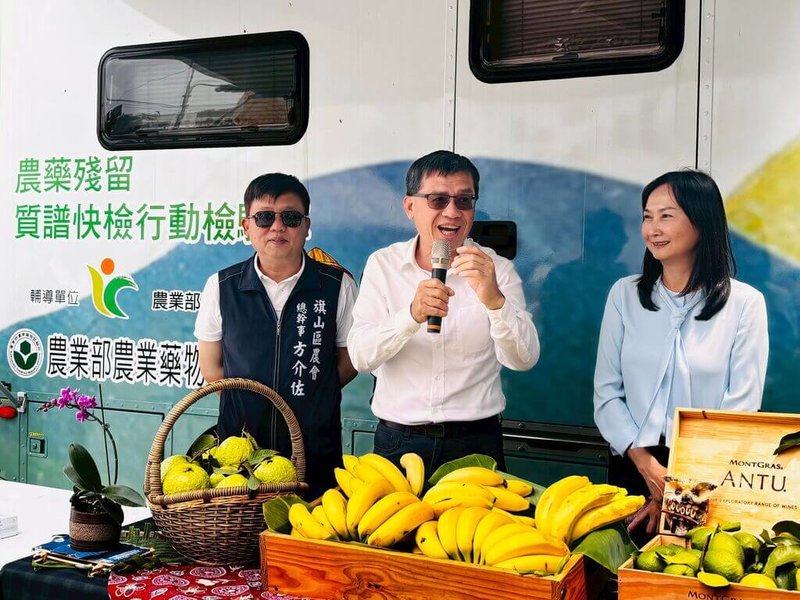 高雄市政府農業局推動「質譜宅急便」行動質譜車巡迴快篩服務，20日到30日首次進駐旗山區，希望農民踴躍利用行動質譜車檢驗服務，即時掌握自家農產品安全。（農業局提供）中央社記者蔡孟妤傳真　115年4月20日