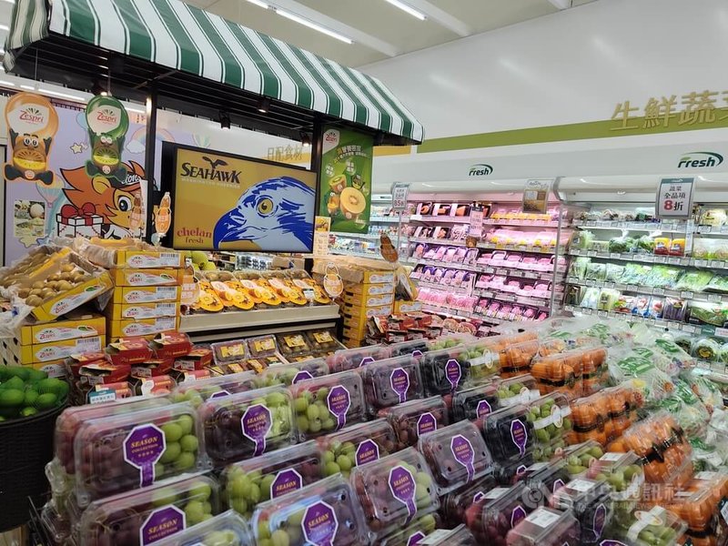 7-ELEVEN在桃園青埔開出複合超市業態的Fresh青塘門市，販售大量的生鮮蔬果產品。中央社記者何秀玲攝　115年4月20日