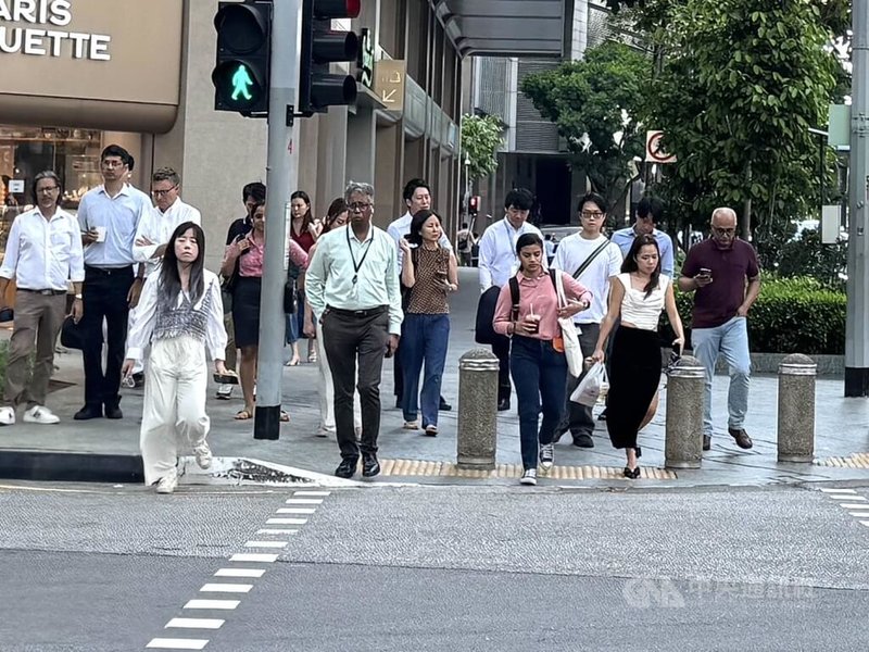中東局勢推升能源價格引發連鎖效應，在新加坡的許多企業指出，人事成本壓力成為關注焦點。中央社記者吳昇鴻新加坡攝　115年4月20日