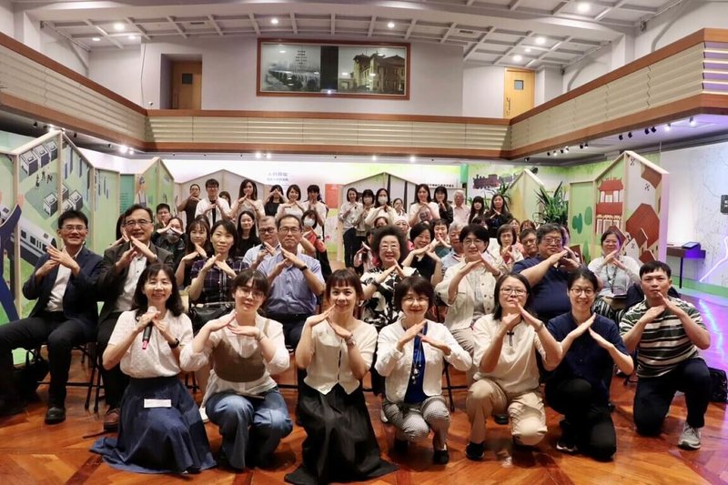 教育部國教署人權教育資源中心（台南女中）研發團隊，完成4張「白恐不迷路地圖（在地篇）」，日前與高雄歷史博物館合作舉辦成果發表會。（教育部提供）中央社記者許秩維傳真　115年4月20日