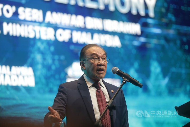 2026年馬來西亞亞洲防務展（DSA）暨亞洲國家安全展（NATSEC Asia）於20日開幕，首相安華（Anwar Ibrahim）（圖）致詞呼籲善用大馬中立優勢，布局供應鏈。中央社記者黃自強吉隆坡攝　115年4月20日