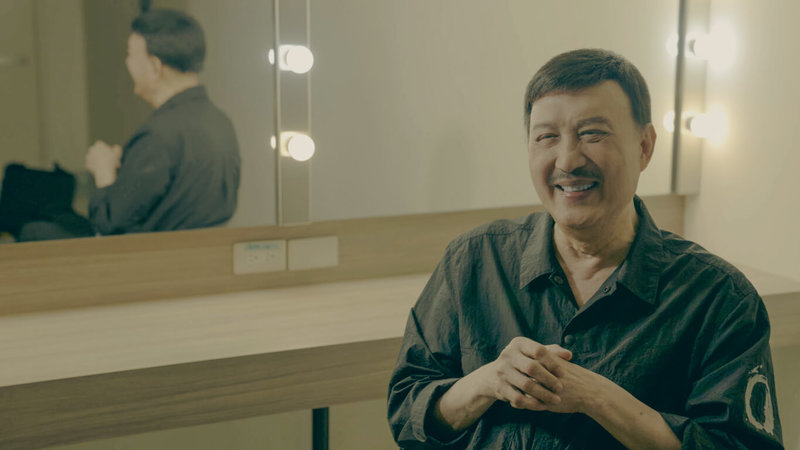 電影紀錄片「高雄有顆藍寶石」上映中，藝人余天（圖）分享過去與「秀場天王」豬哥亮的深厚交情，特別談到豬哥亮住院期間兩人的最後一次通話。（高雄流行音樂中心提供）中央社記者洪素津傳真　115年4月20日