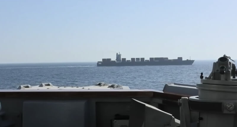 1艘從中國出發駛往伊朗的伊朗註冊貨輪，19日在接近荷莫茲海峽的阿曼灣遭美軍扣押。（圖取自美軍中央司令部網頁centcom.mil）