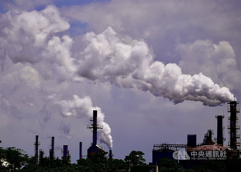 圖為遠眺高雄林園工業區一景。（示意圖／中央社檔案照片）