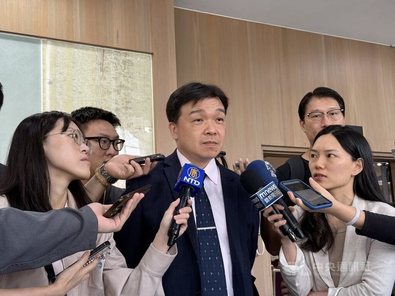 沈有忠21日下午出席「從『習鄭會』前瞻『川習會』－探討中共對台政策」座談會，於會前接受媒體訪問。中央社記者廖文綺攝　115年4月21日