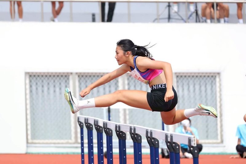 115年全國中等學校運動會在嘉義，來自新北市明德高中國中部、備受潛力的跨欄新星林子婕（圖），21日在國女組100公尺跨欄決賽以13秒30破大會紀錄摘下金牌，成績名列世界U16第3傑。（新北市體育局提供）中央社記者陳容琛傳真　115年4月21日