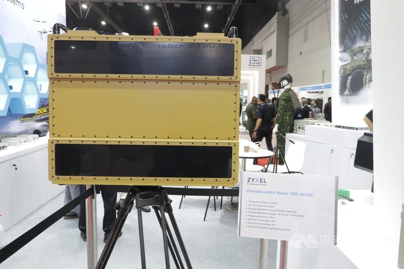 馬來西亞亞洲防務展登場，參展的台灣業者推出主動式相位陣列雷達系統，布局「非紅供應鏈」。中央社記者黃自強吉隆坡攝　115年4月21日