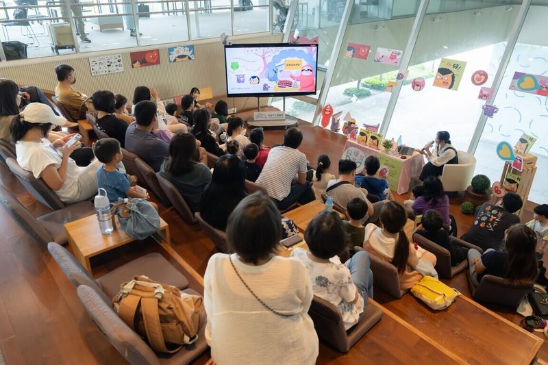 高雄市立圖書館第3屆「好繪芽獎」獲獎作品繪本「砰！」近日出版，總館也舉辦分享活動，邀請作者瑞瑞與讀者面對面交流。（高雄市立圖書館提供）中央社記者林巧璉傳真　115年4月21日